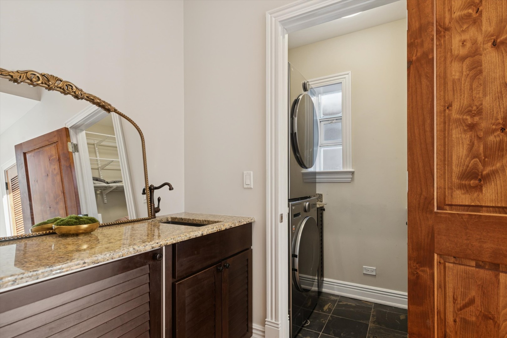 1622 N MARSHFIELD Avenue