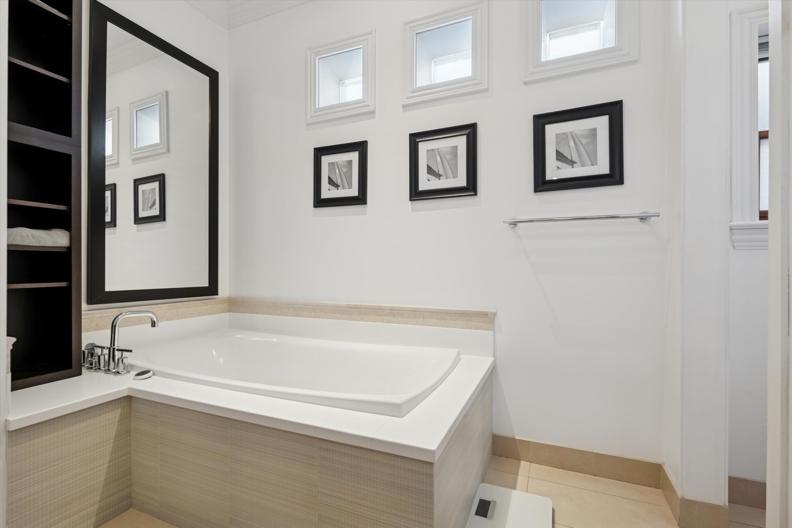 1622 N MARSHFIELD Avenue