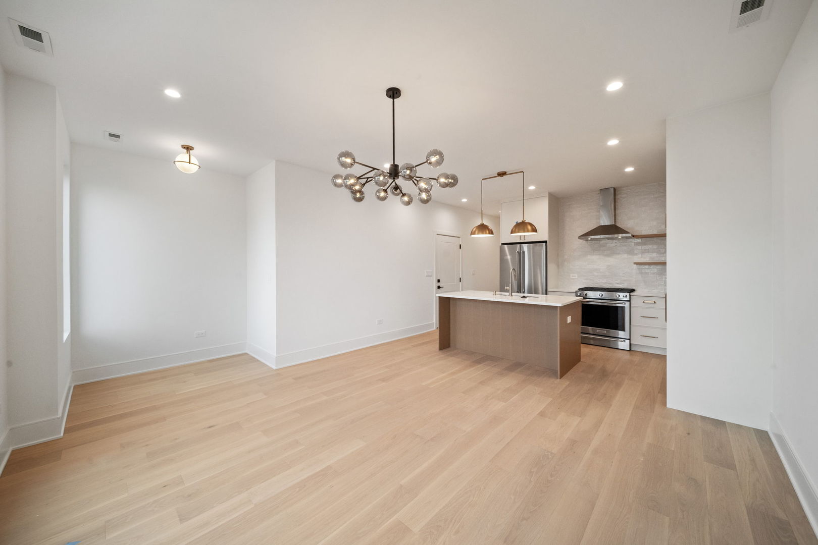 1635 W 21st Place Unit: 2