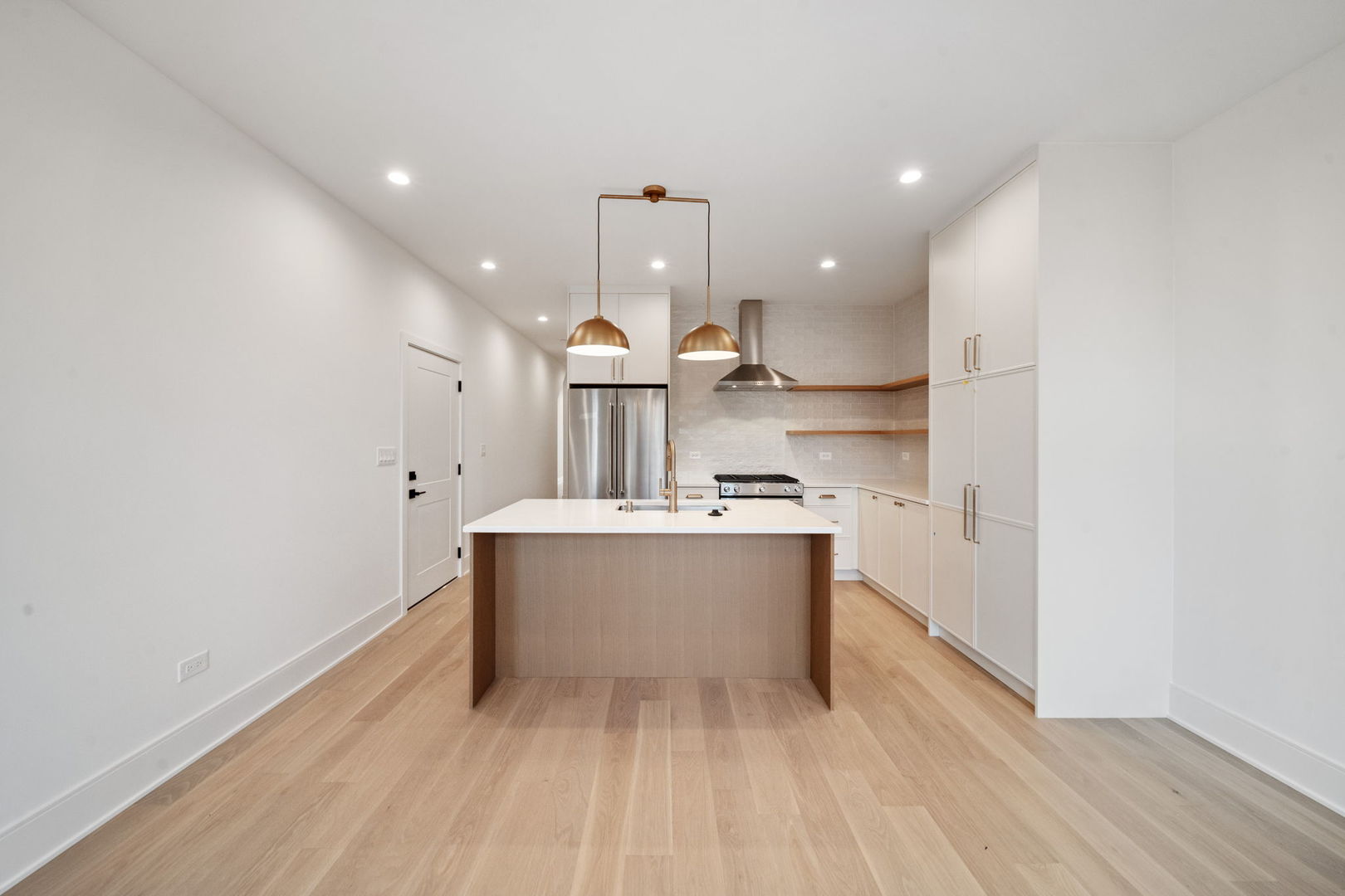 1635 W 21st Place Unit: 2