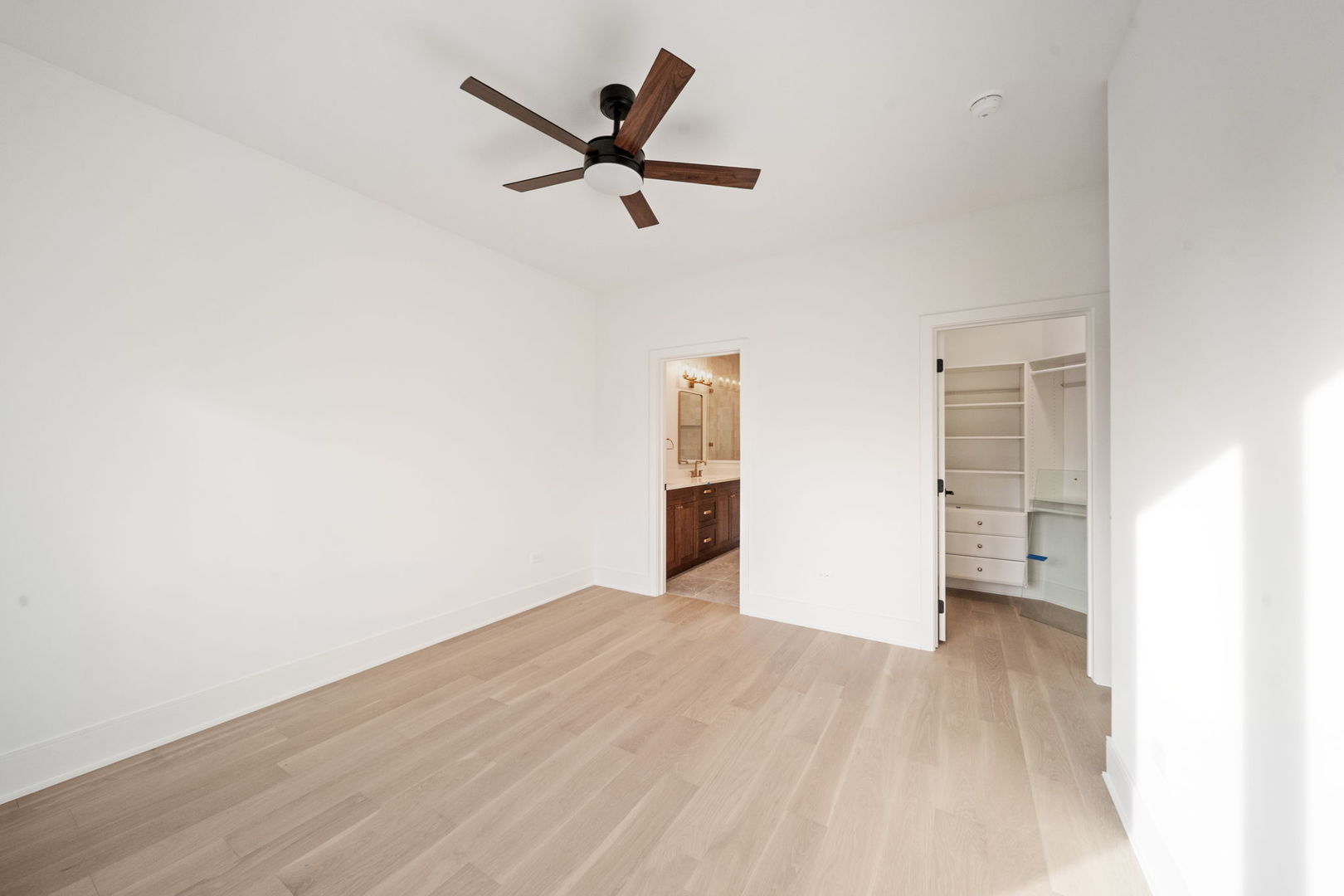 1635 W 21st Place Unit: 2