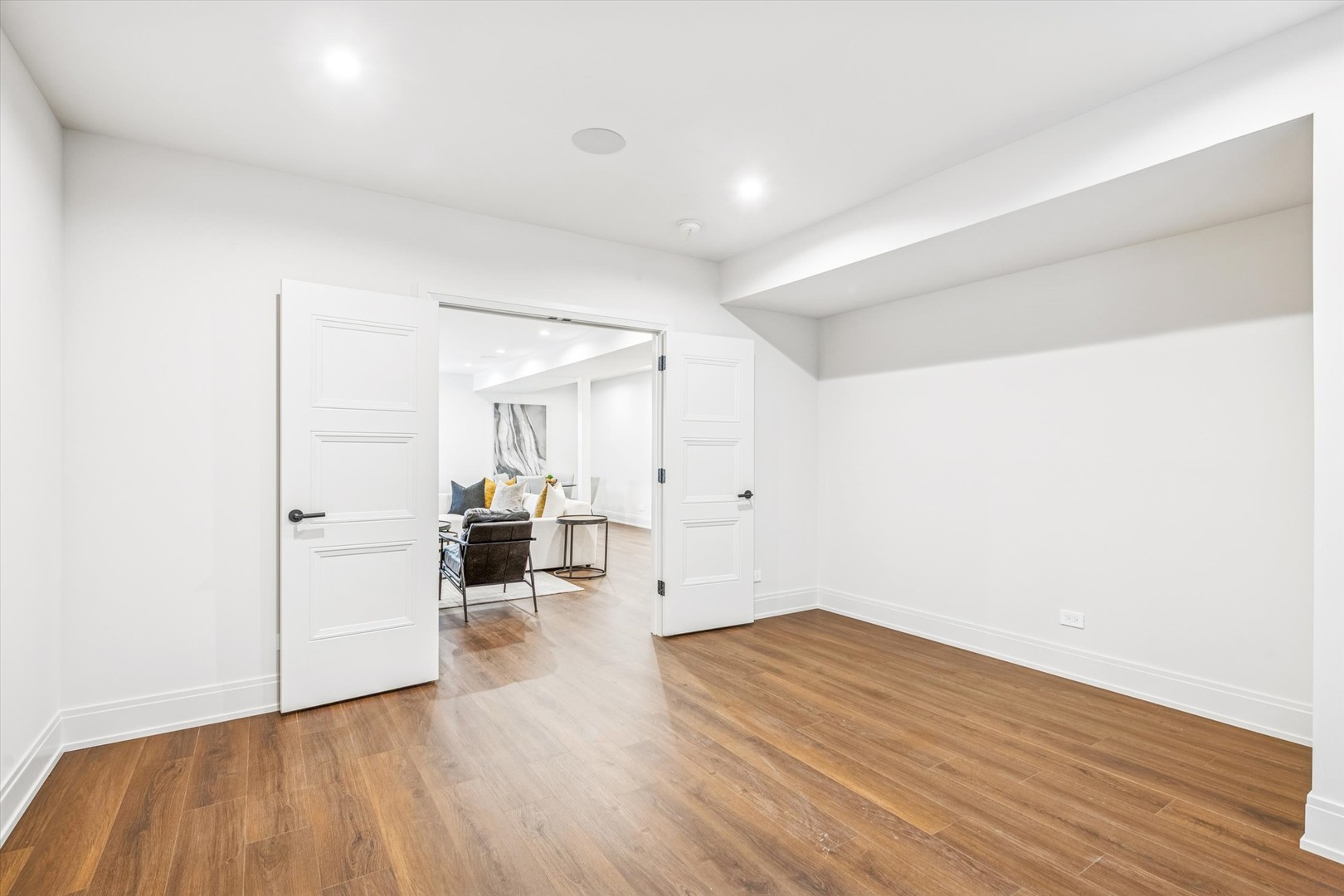 377 S Prairie Avenue