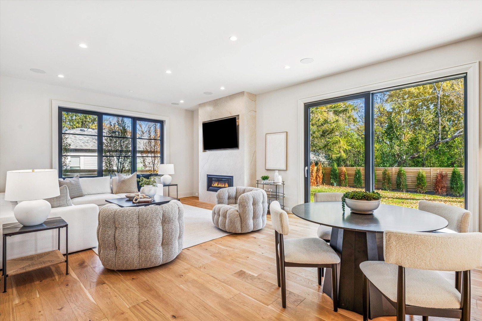 377 S Prairie Avenue