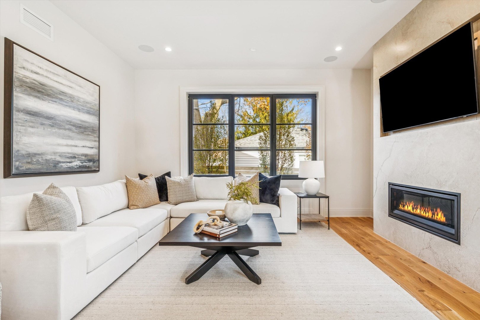 377 S Prairie Avenue