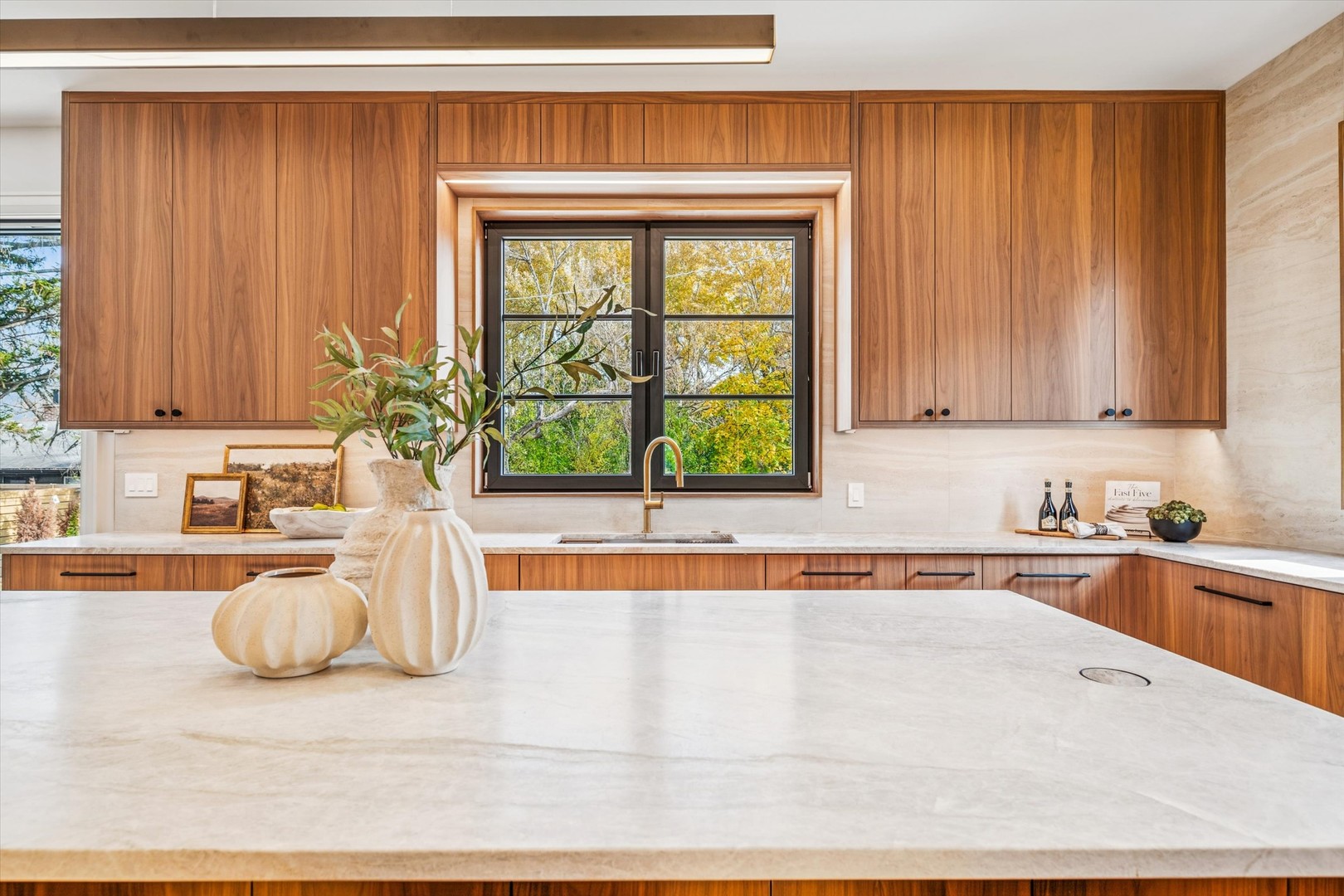 377 S Prairie Avenue