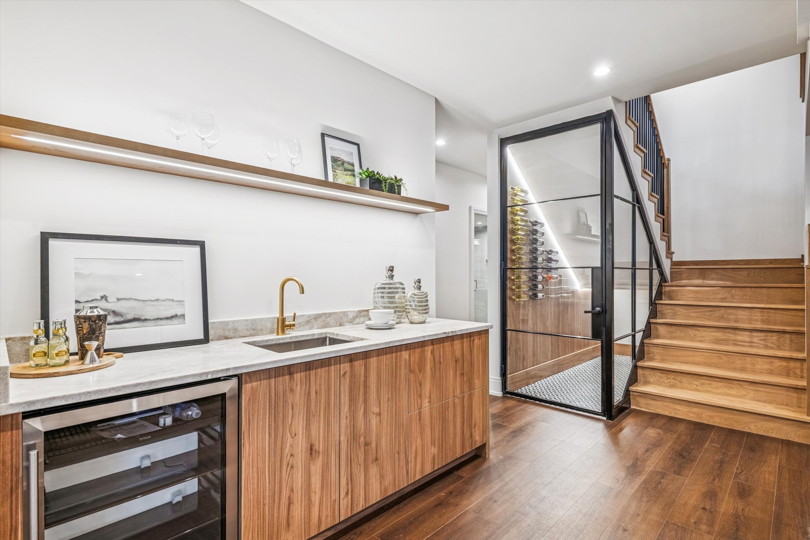 377 S Prairie Avenue