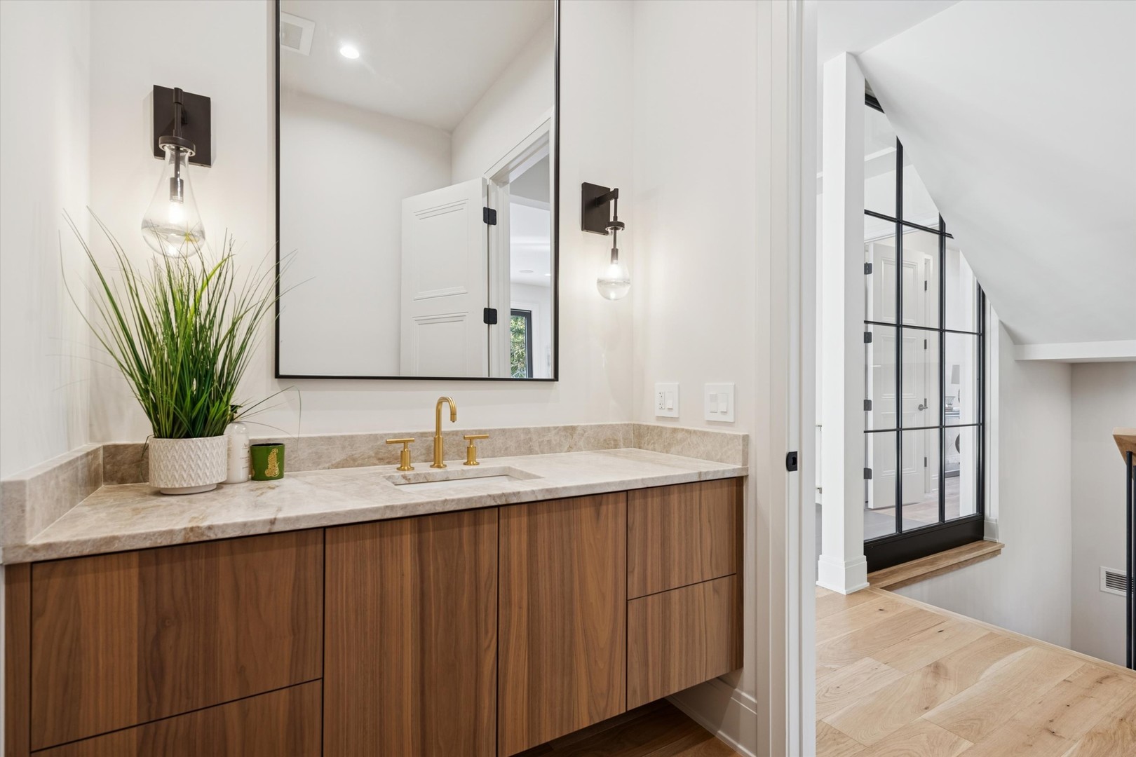 377 S Prairie Avenue