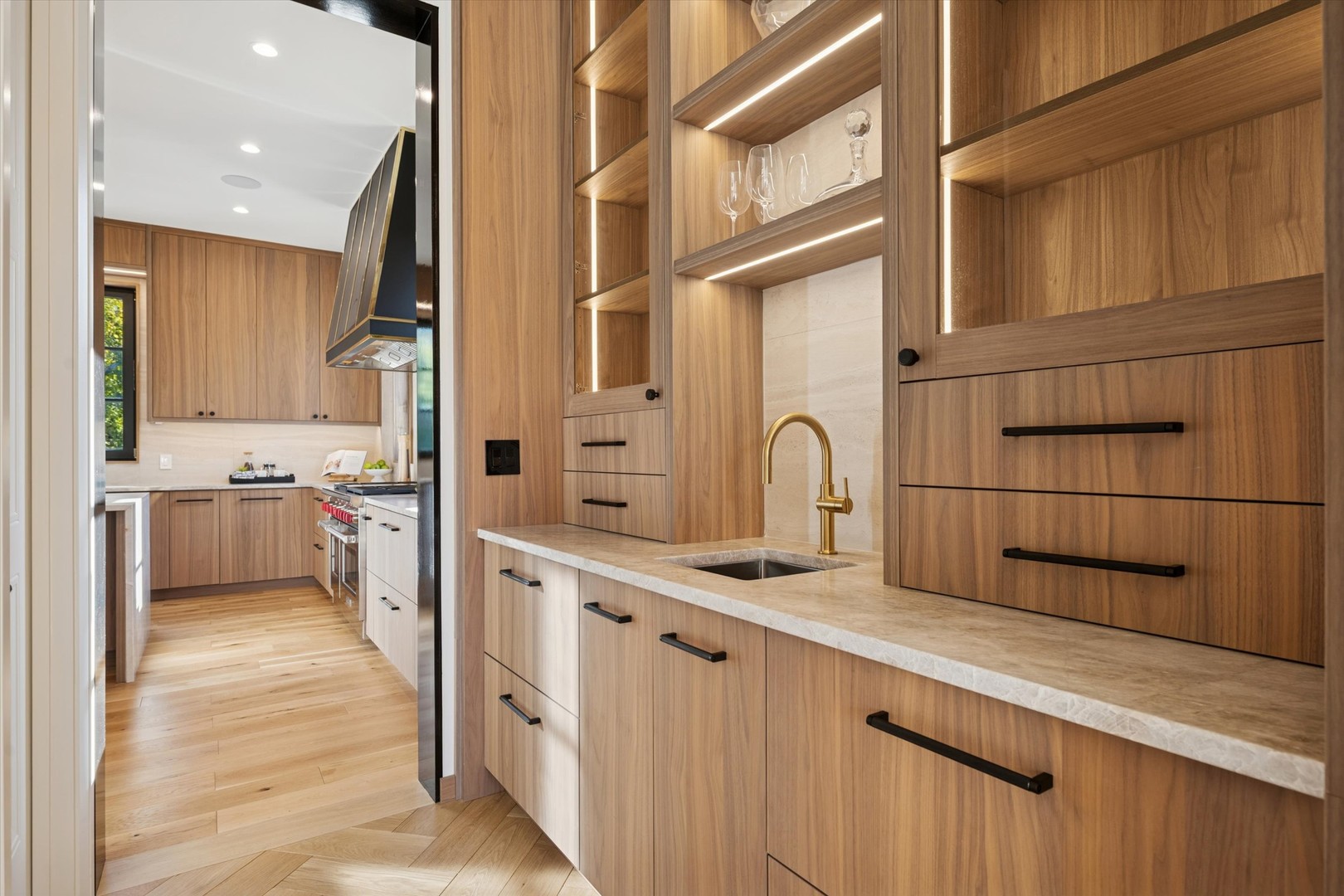 377 S Prairie Avenue