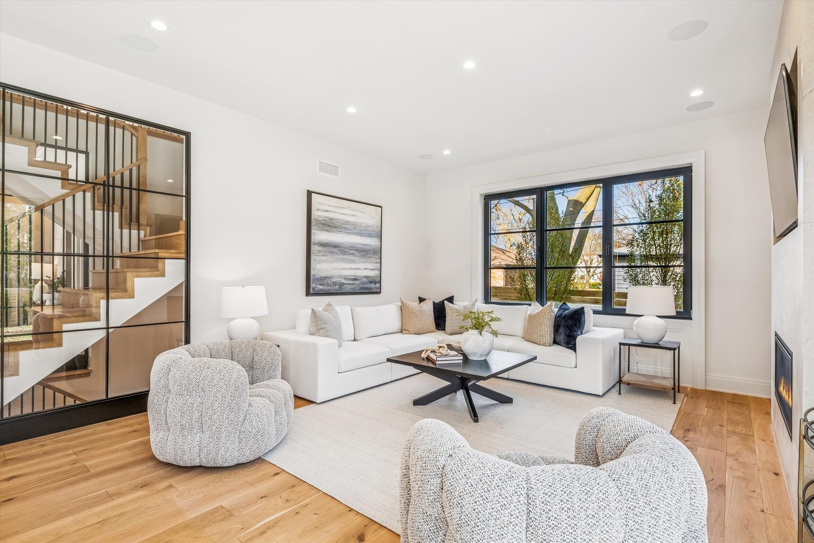 377 S Prairie Avenue