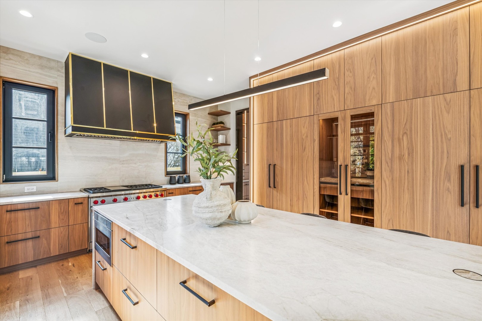 377 S Prairie Avenue