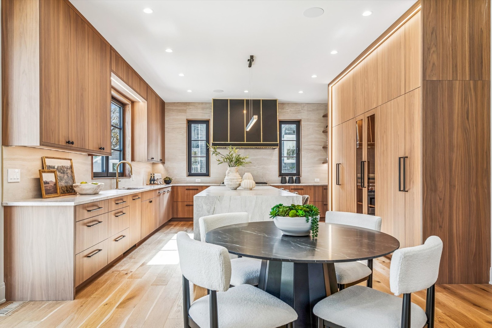 377 S Prairie Avenue