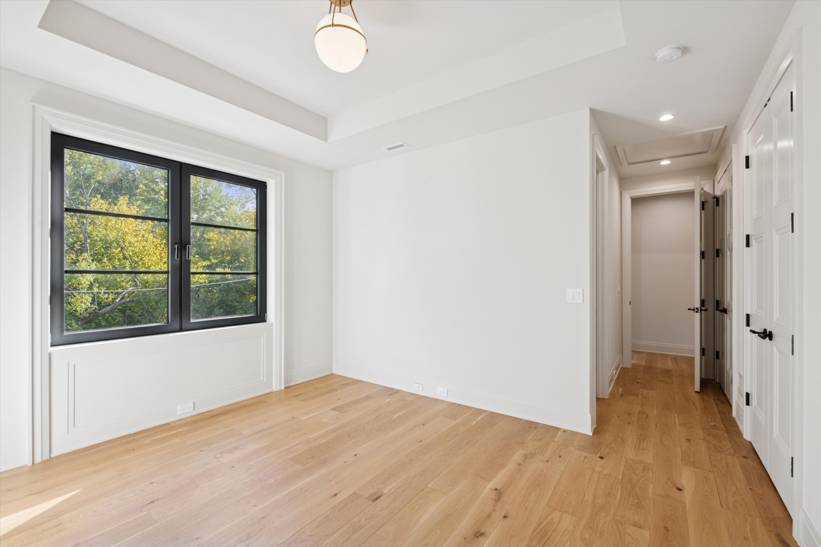 377 S Prairie Avenue