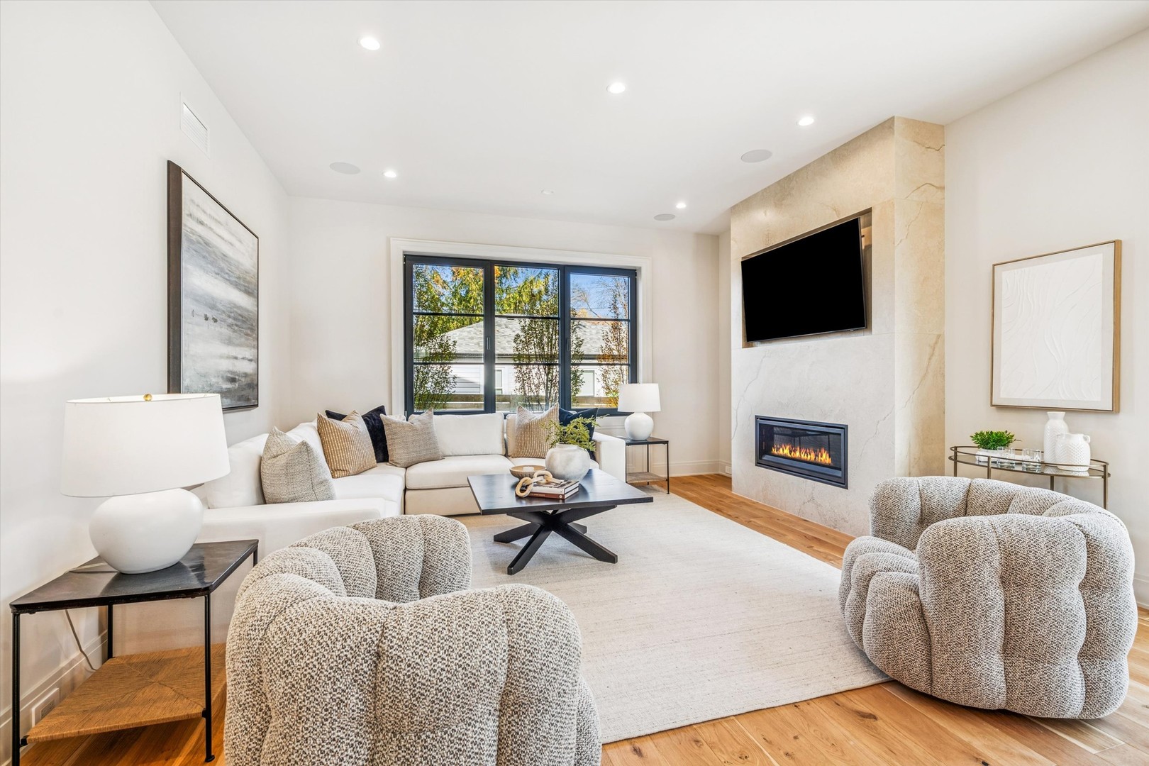 377 S Prairie Avenue