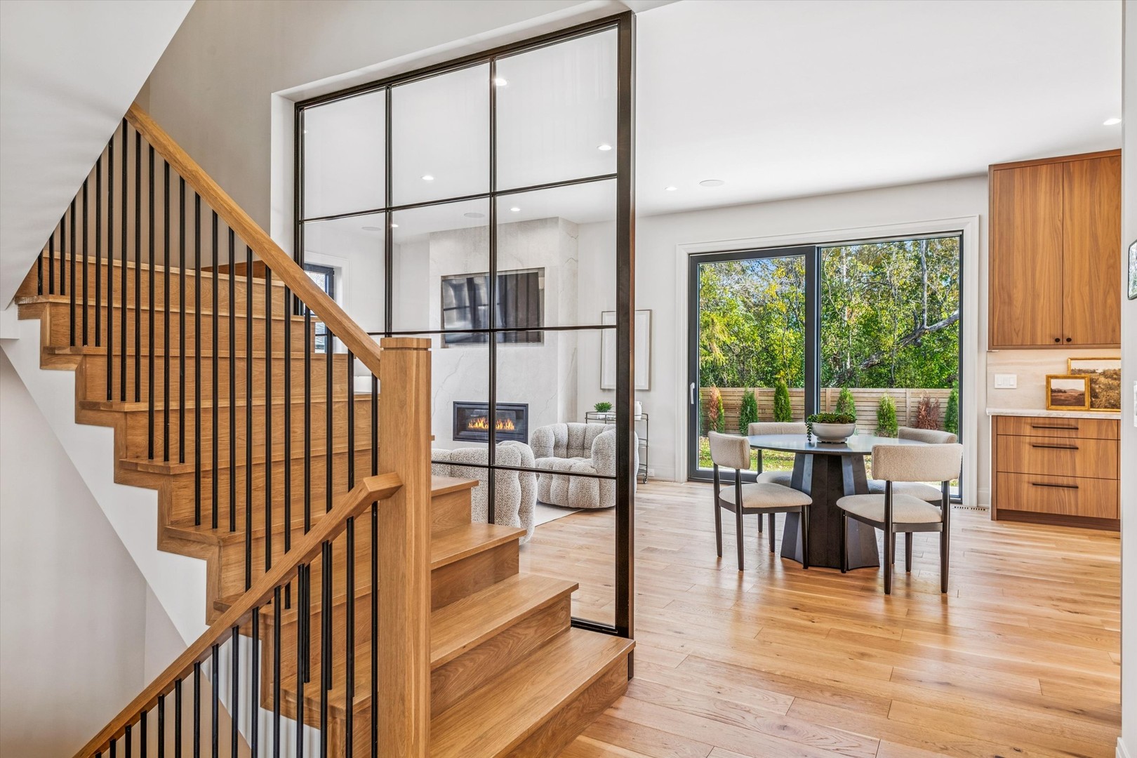 377 S Prairie Avenue