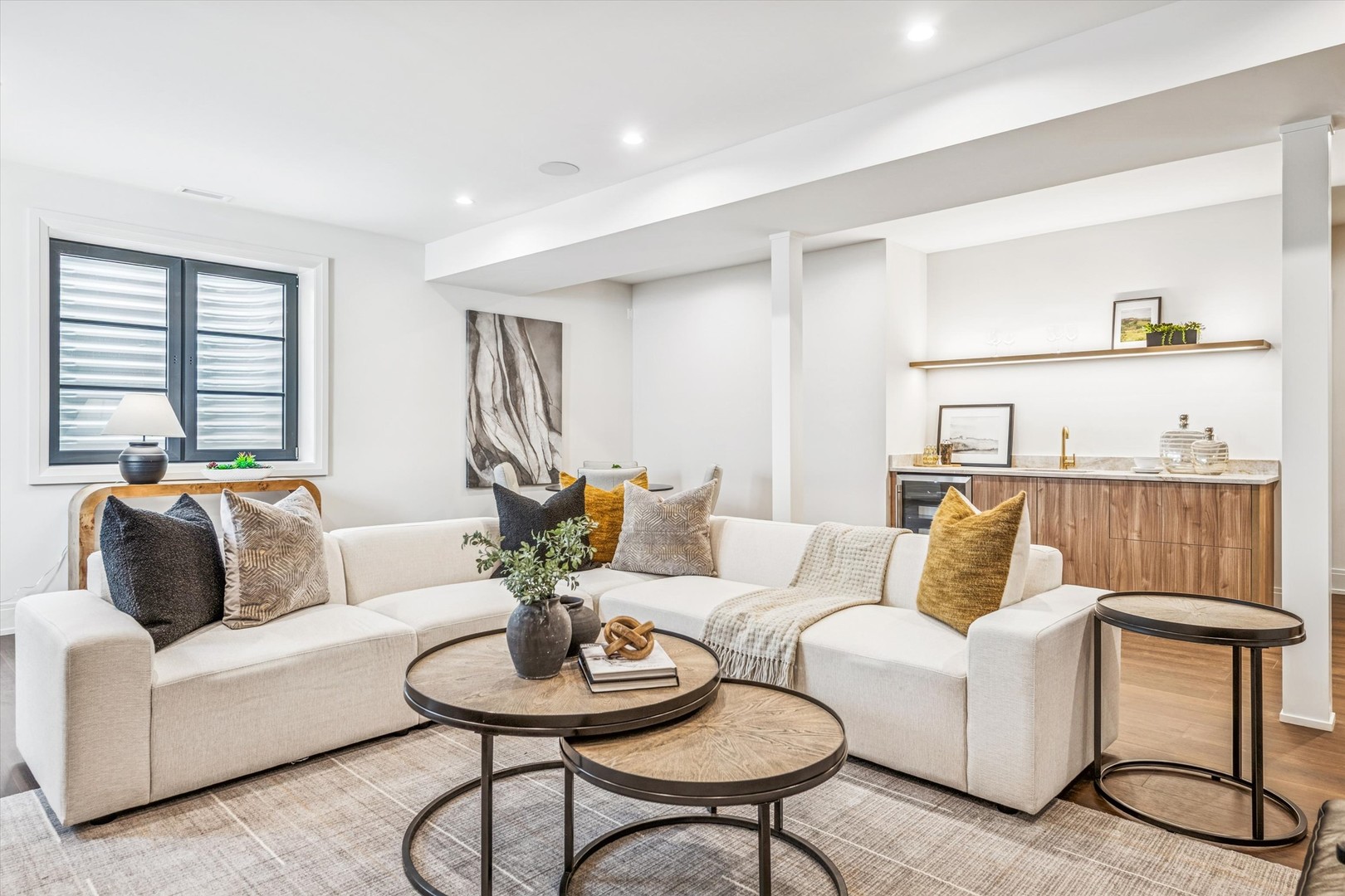 377 S Prairie Avenue