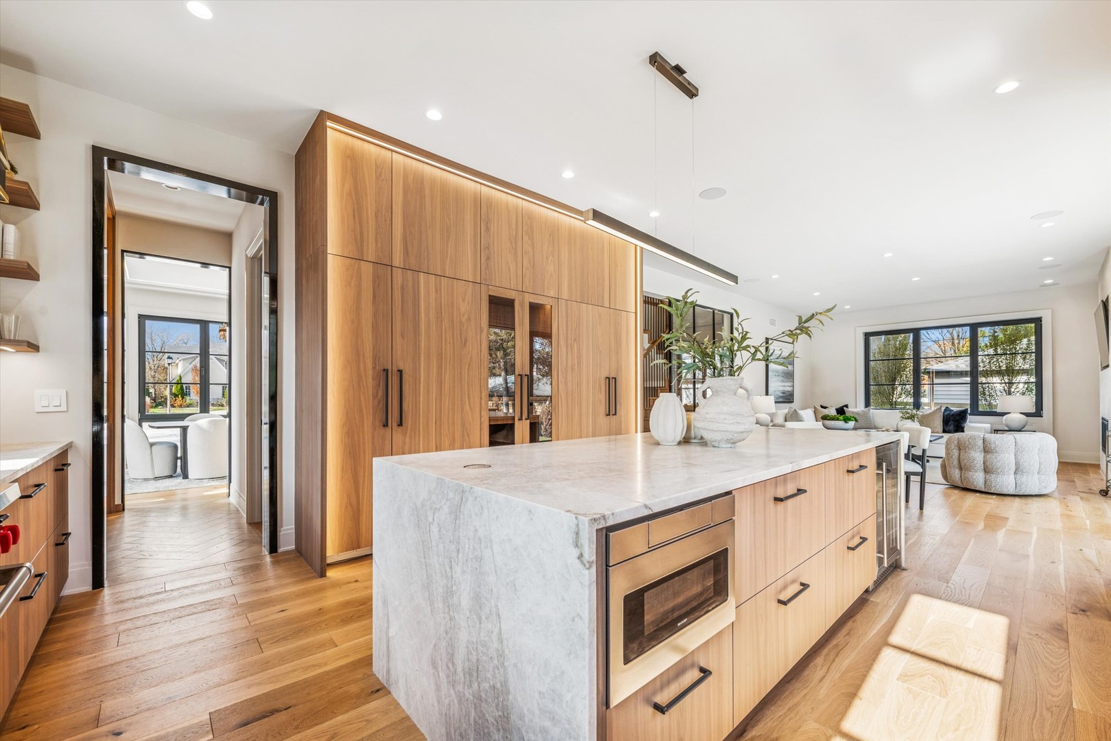 377 S Prairie Avenue