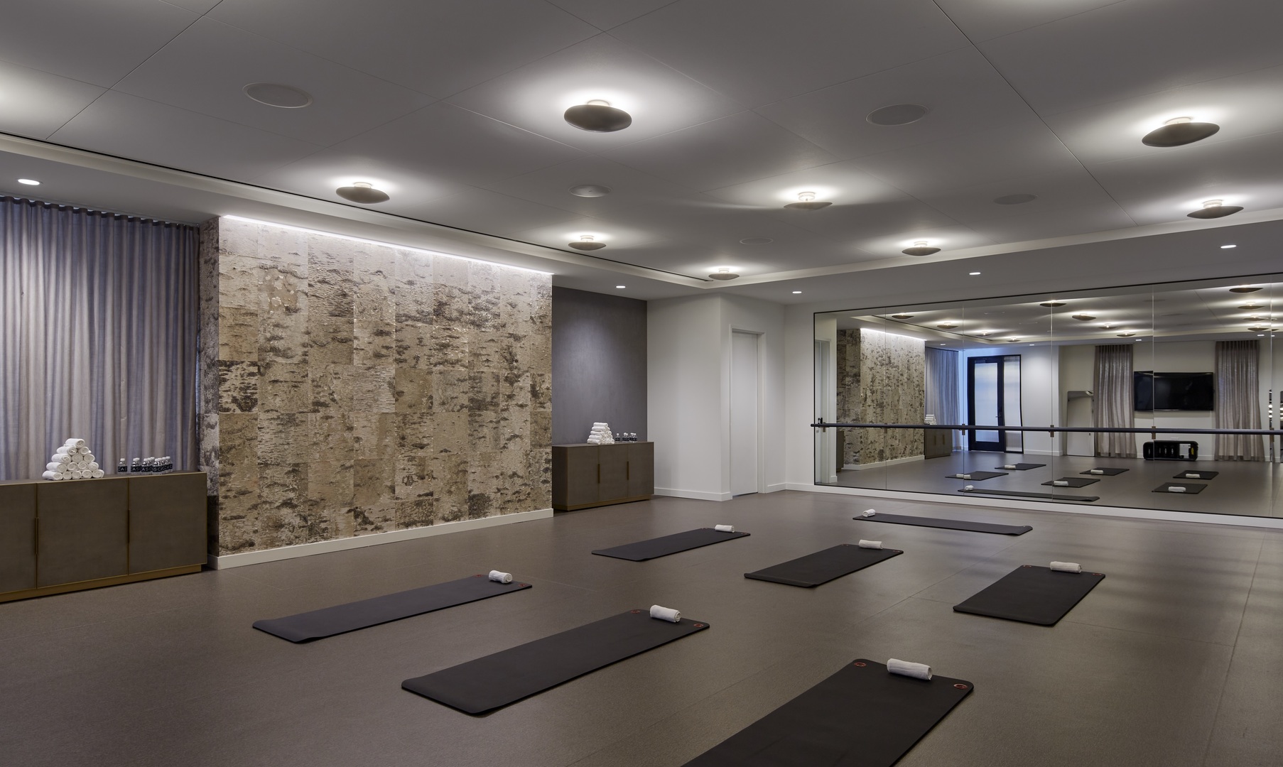211 N Harbor Drive Unit: 3709
