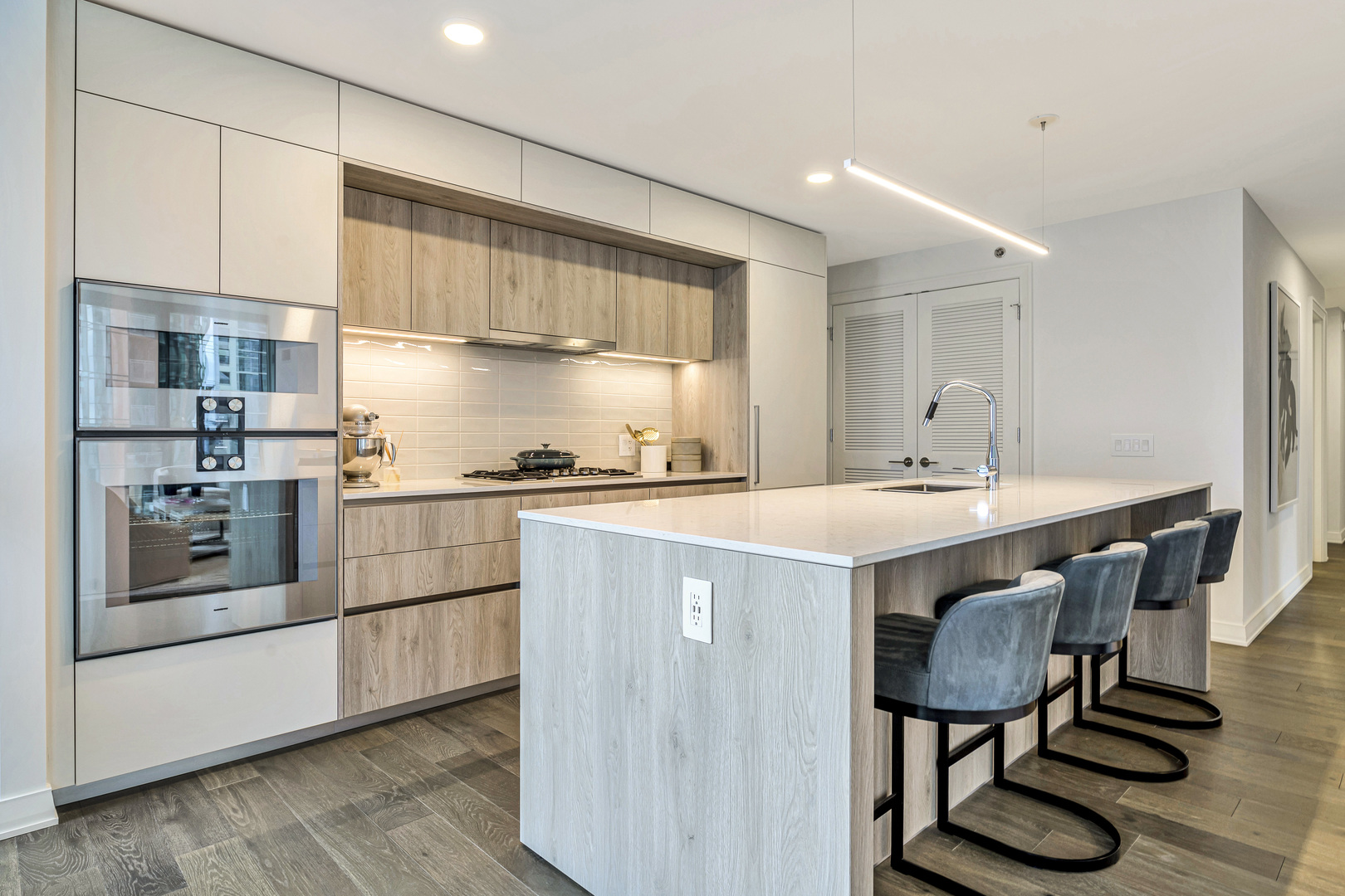 211 N Harbor Drive Unit: 3709