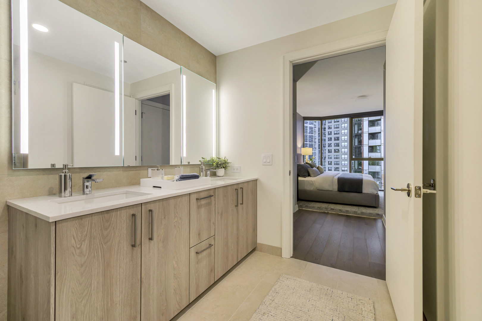 211 N Harbor Drive Unit: 3709