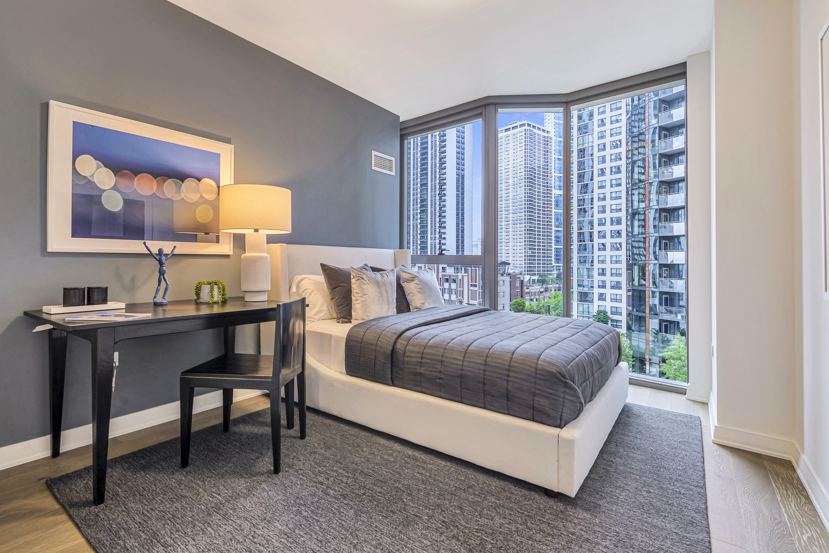 211 N Harbor Drive Unit: 3709