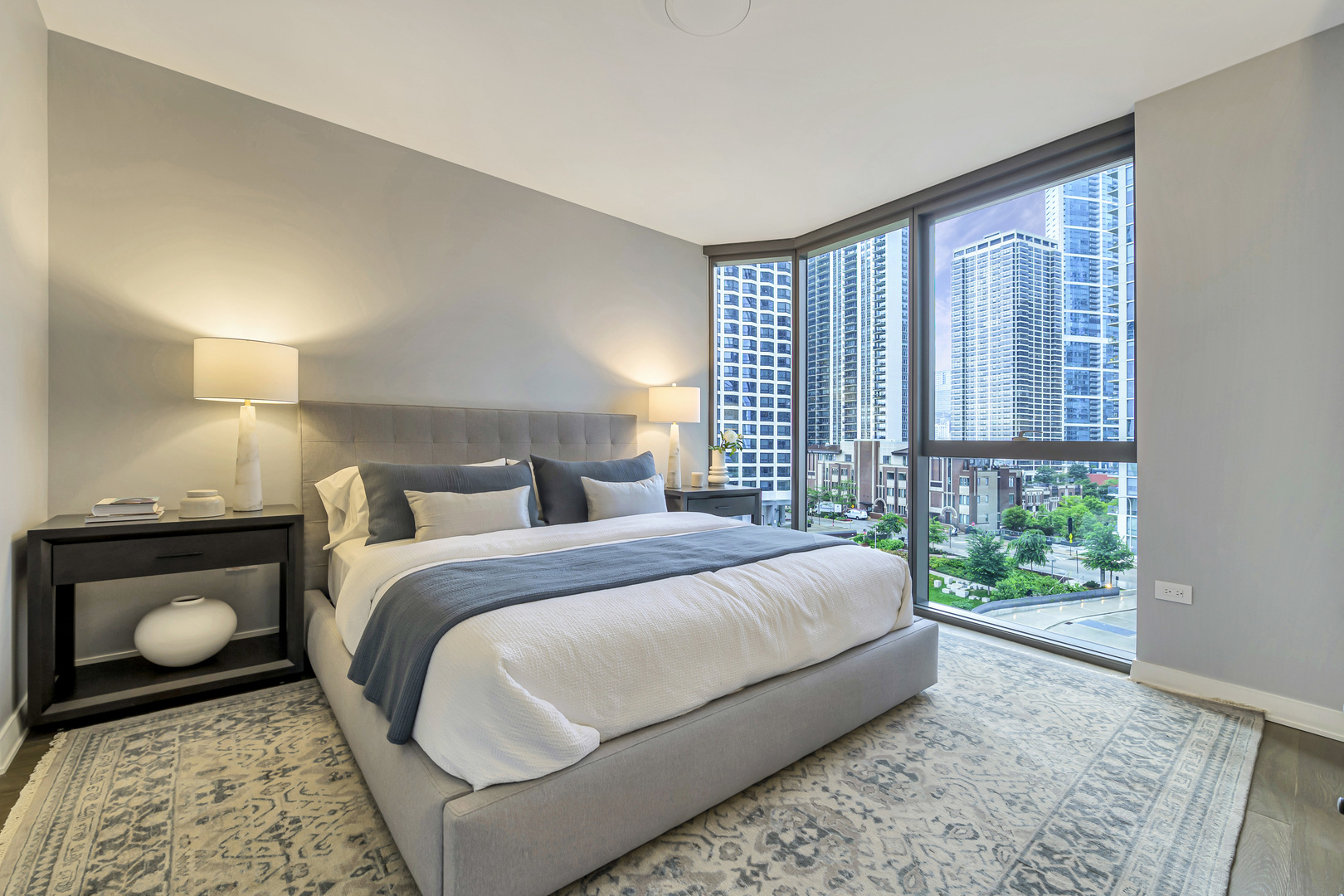 211 N Harbor Drive Unit: 3709