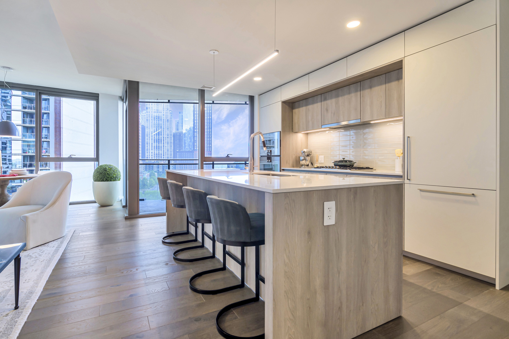 211 N Harbor Drive Unit: 3709