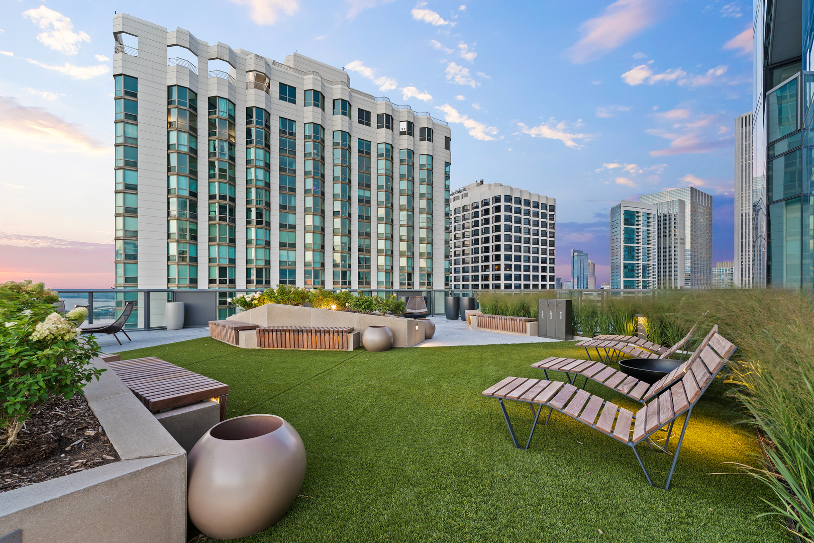 211 N Harbor Drive Unit: 3709