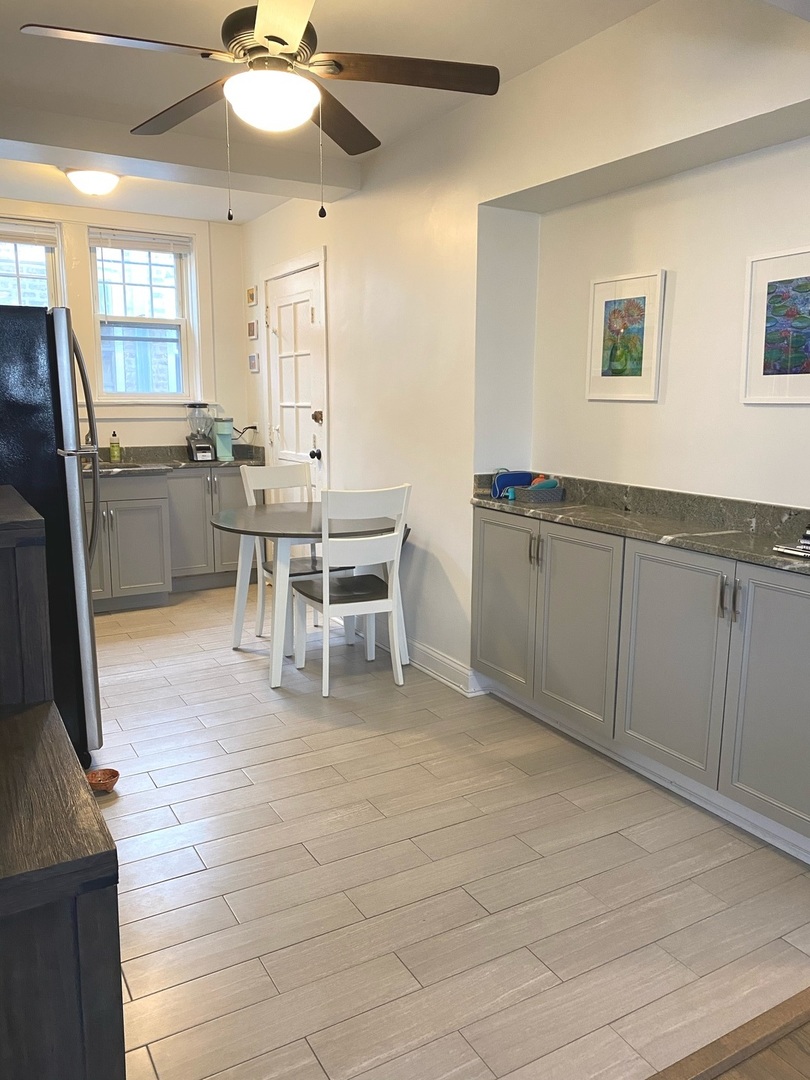 1064 W Thorndale Avenue Unit: 3Q