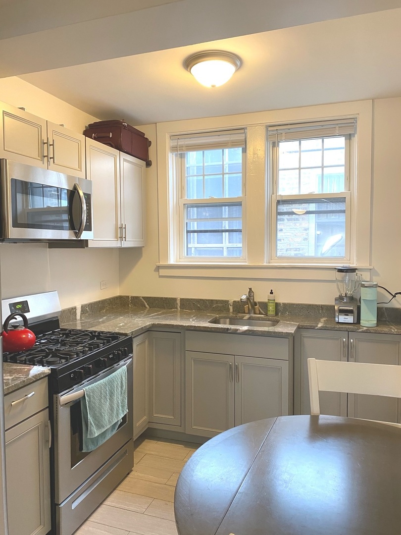 1064 W Thorndale Avenue Unit: 3Q