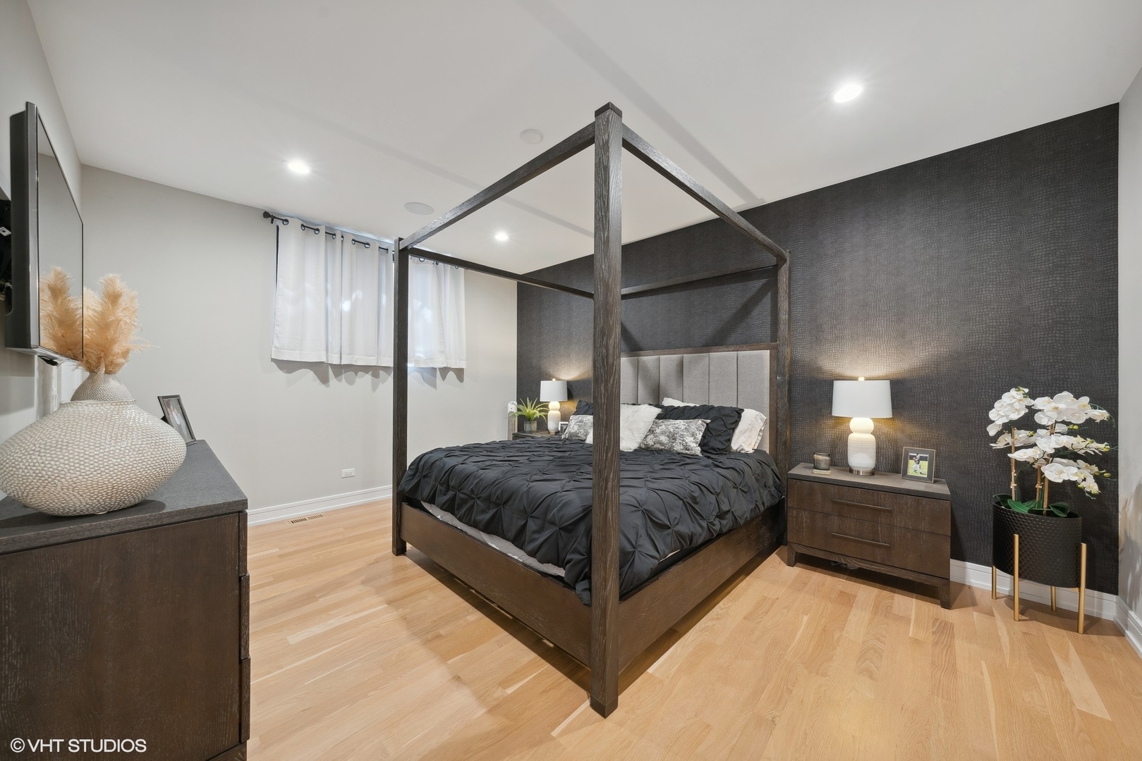 1203 W Superior Street Unit: 1B