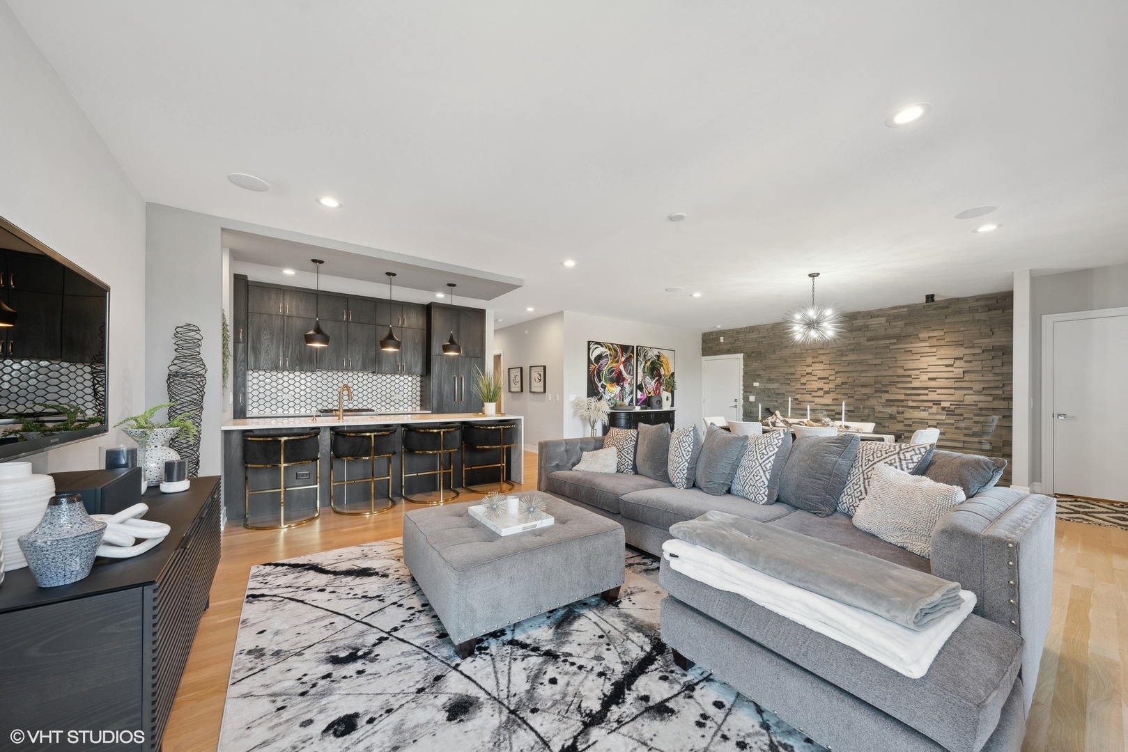 1203 W Superior Street Unit: 1B