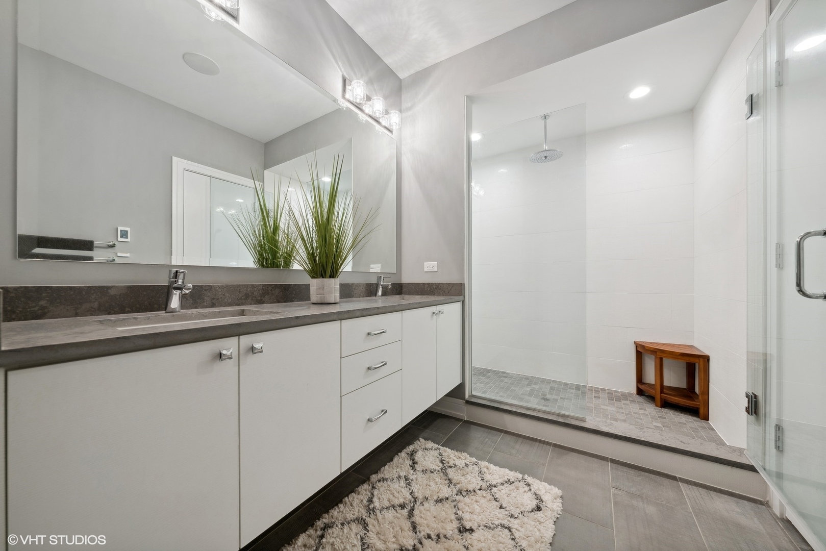 1203 W Superior Street Unit: 1B