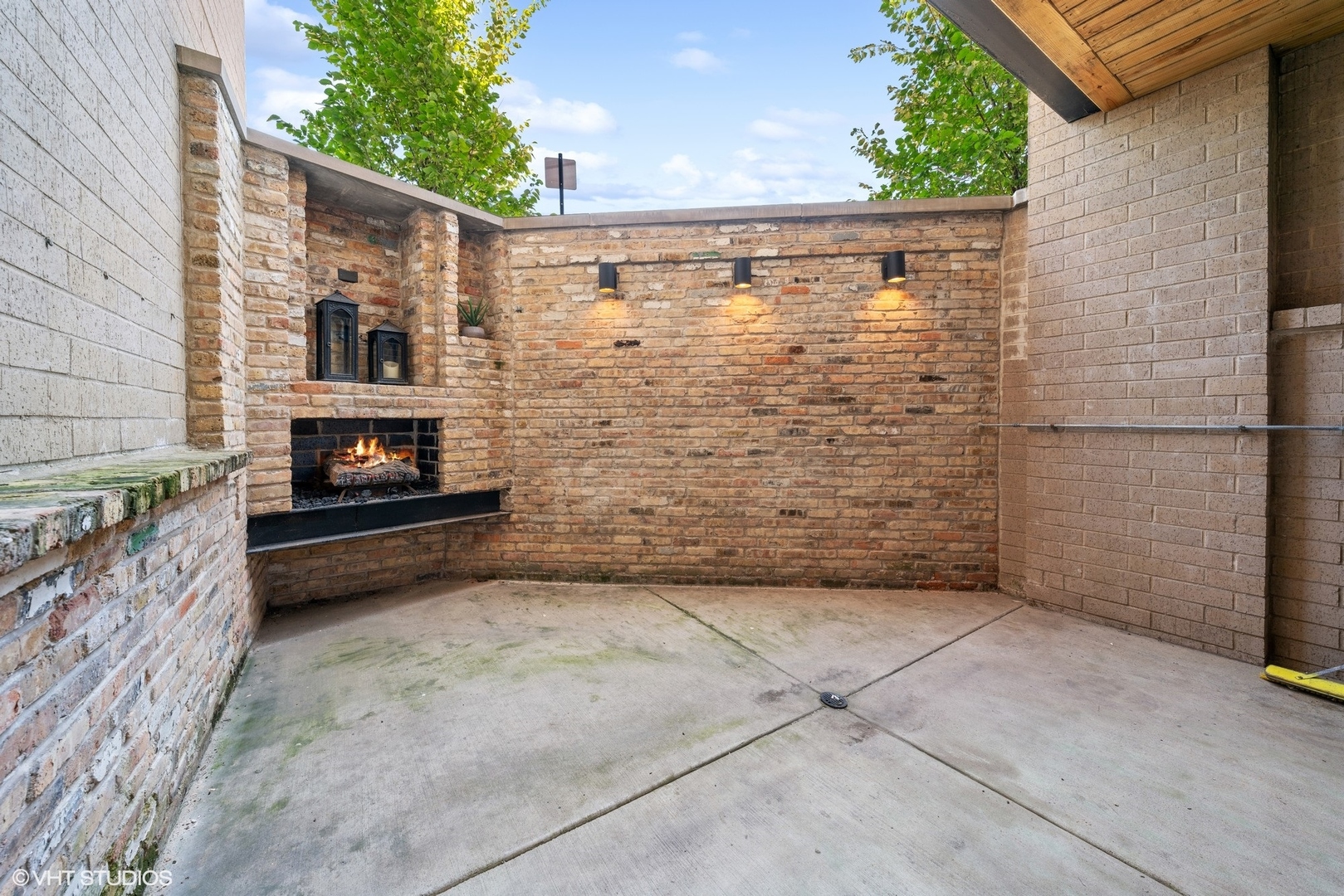 1203 W Superior Street Unit: 1B