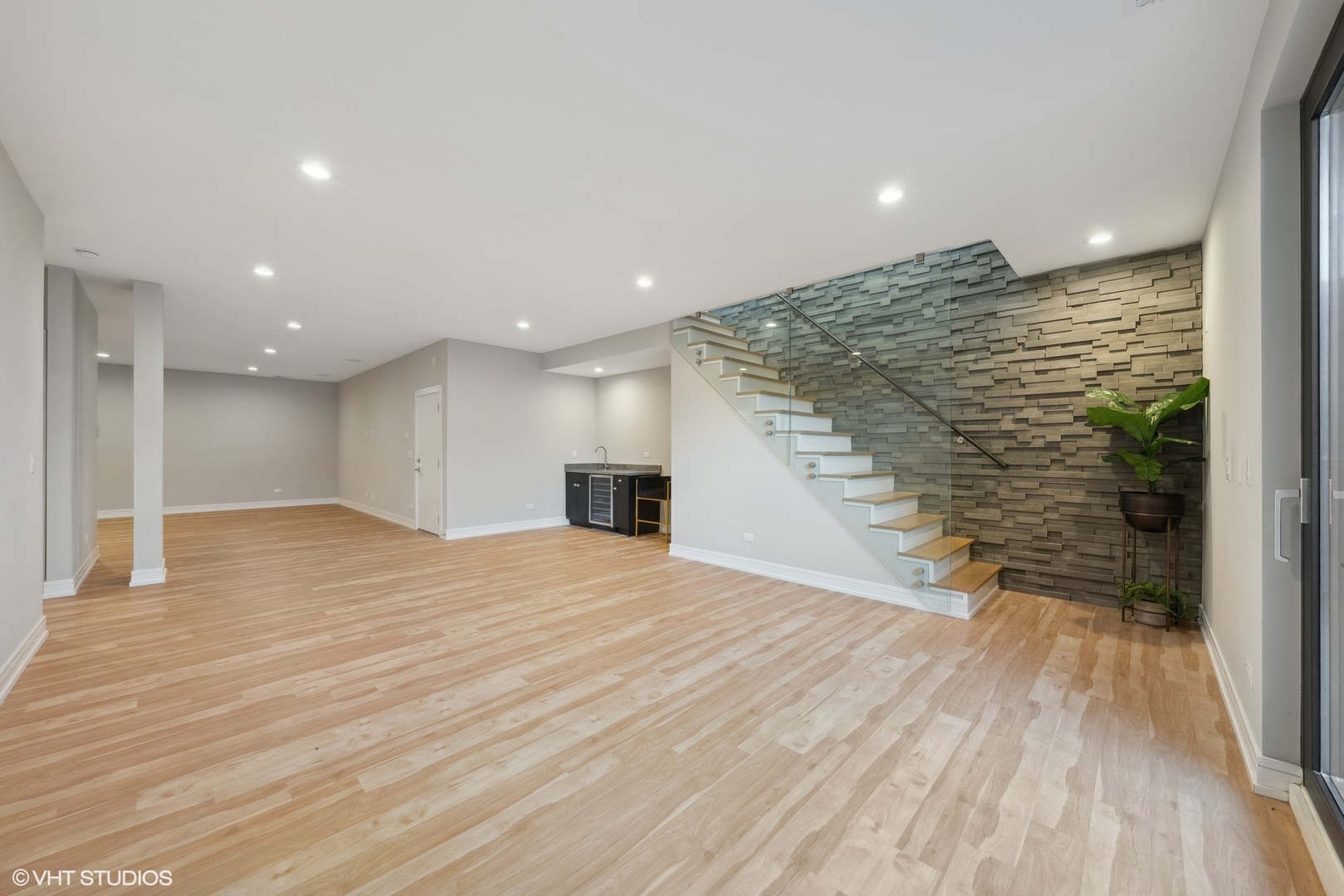 1203 W Superior Street Unit: 1B