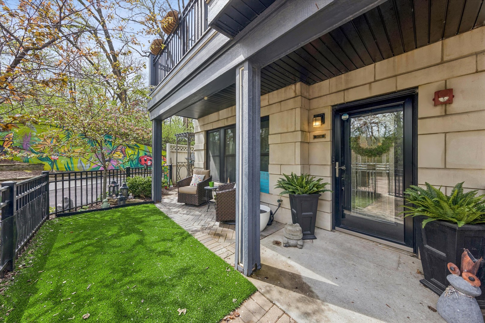 3036 W Newport Avenue