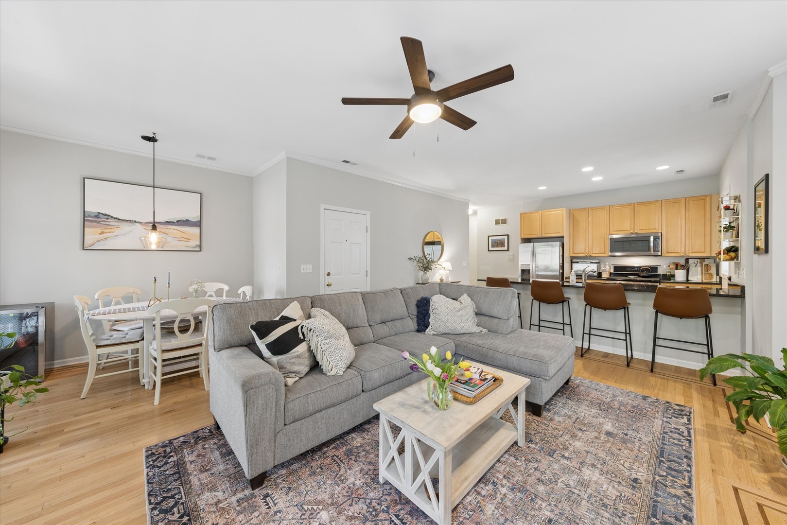 4104 N Kenmore Avenue Unit: 2N
