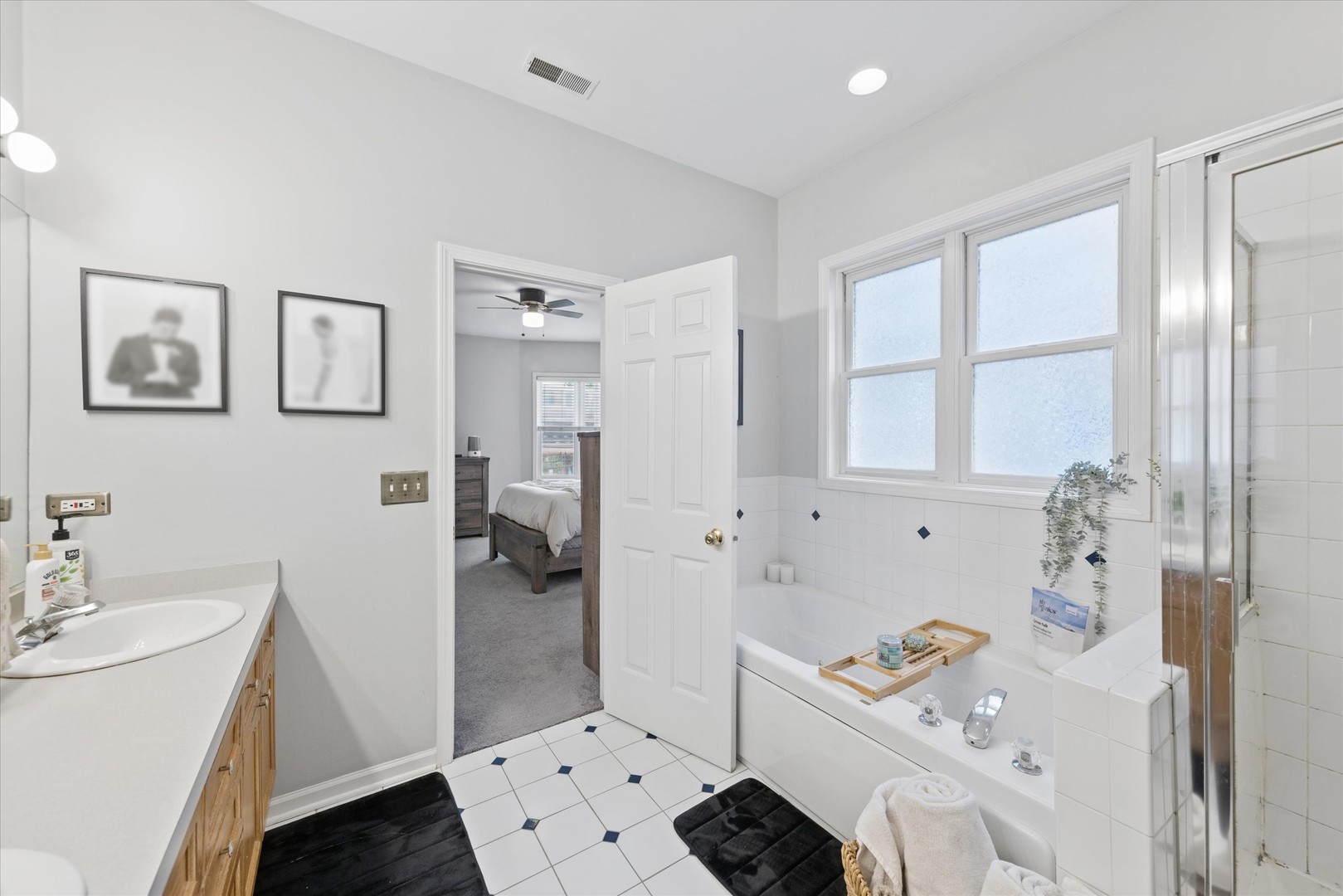 4104 N Kenmore Avenue Unit: 2N