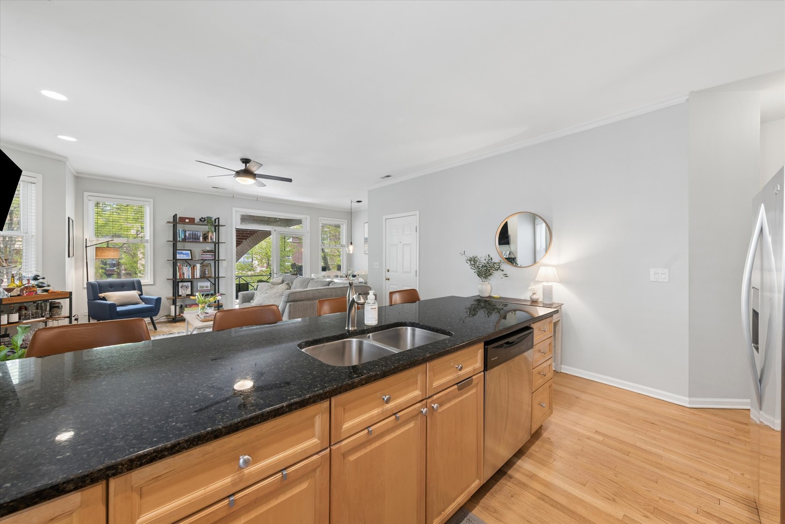 4104 N Kenmore Avenue Unit: 2N