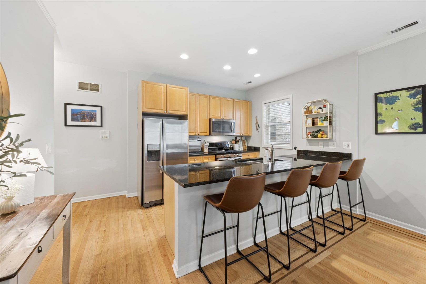 4104 N Kenmore Avenue Unit: 2N