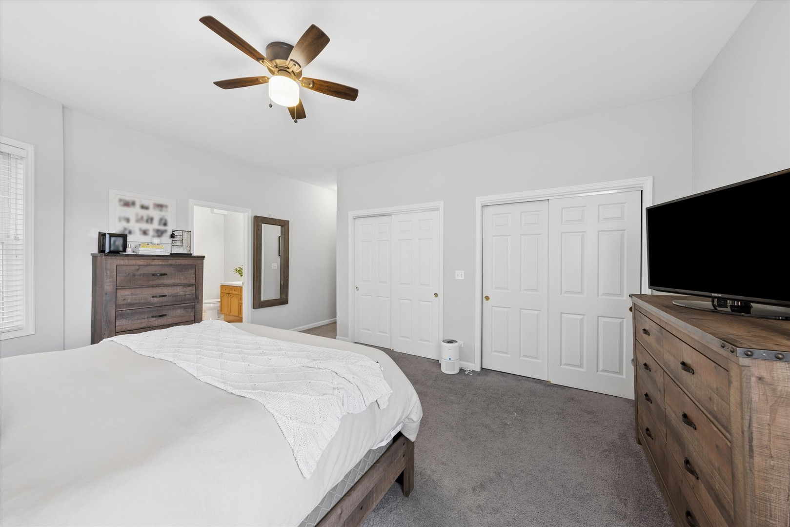 4104 N Kenmore Avenue Unit: 2N