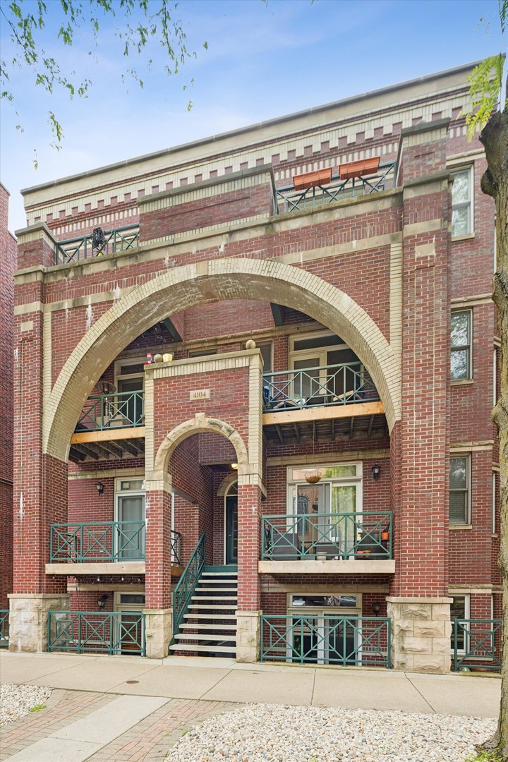 4104 N Kenmore Avenue Unit: 2N
