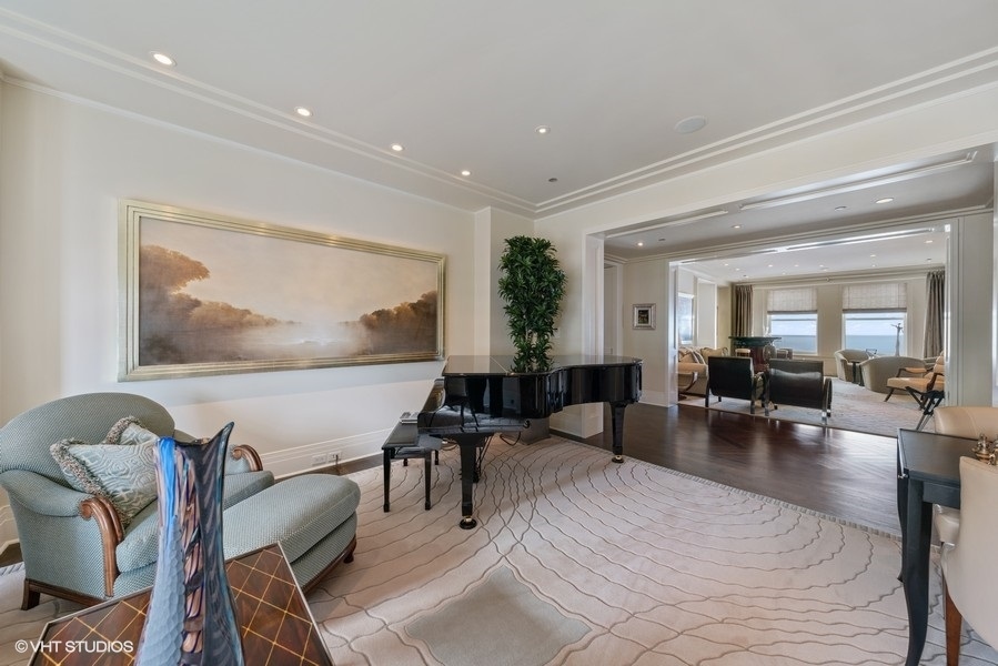 159 E Walton Place Unit: 28A