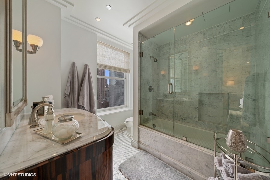 159 E Walton Place Unit: 28A