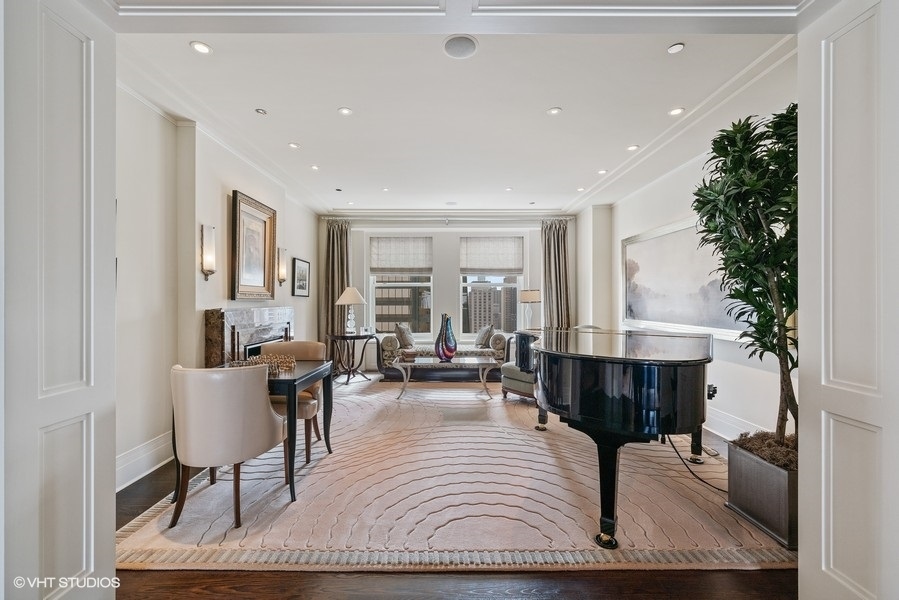 159 E Walton Place Unit: 28A