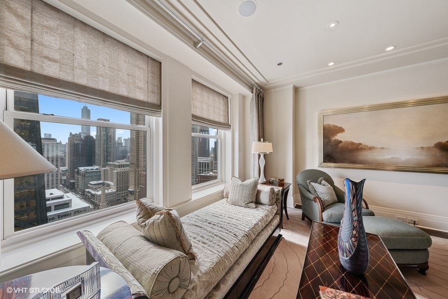 159 E Walton Place Unit: 28A