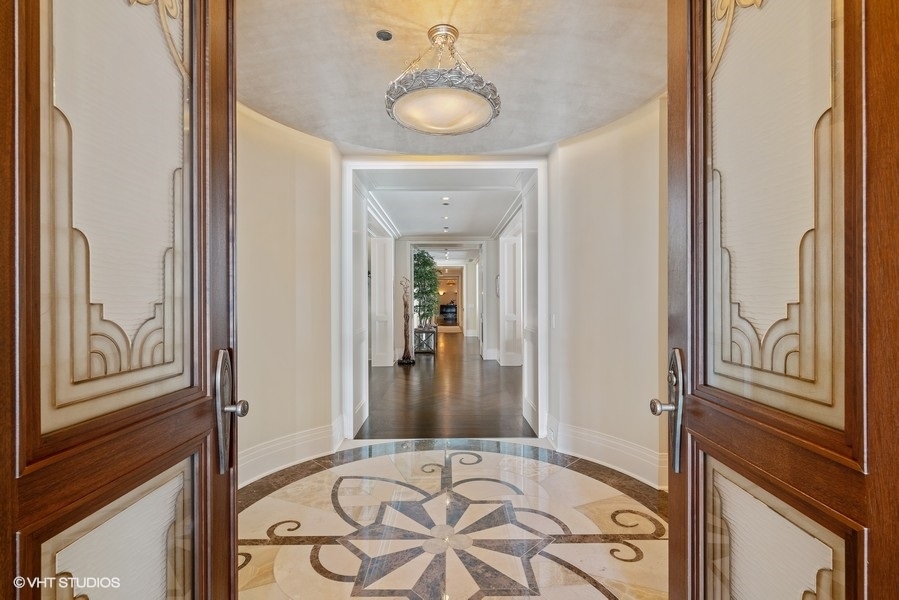 159 E Walton Place Unit: 28A