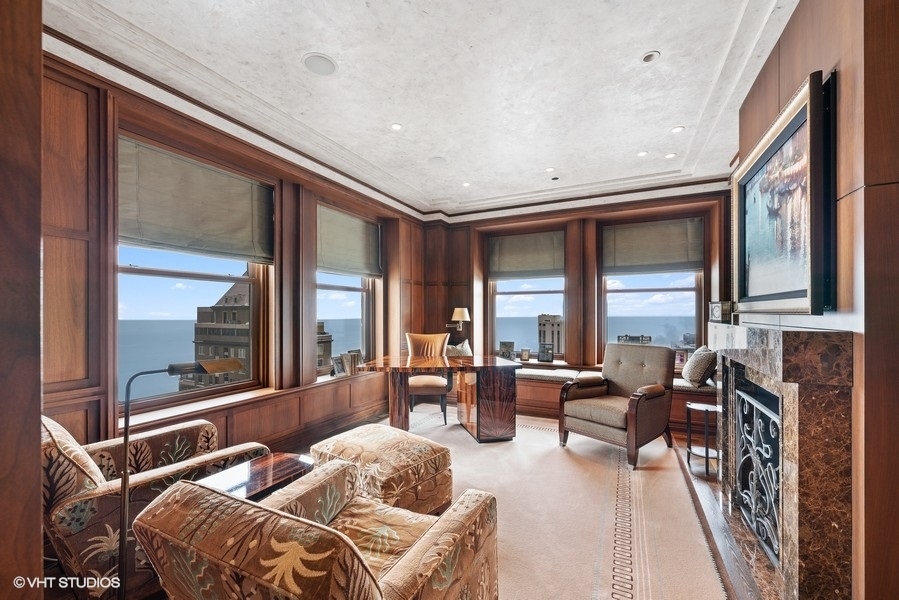 159 E Walton Place Unit: 28A