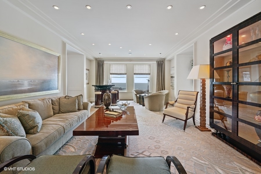 159 E Walton Place Unit: 28A