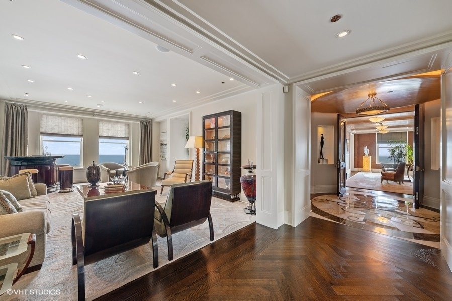 159 E Walton Place Unit: 28A