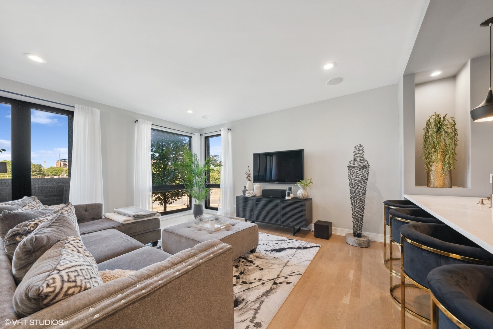 1203 W Superior Street Unit: 1B